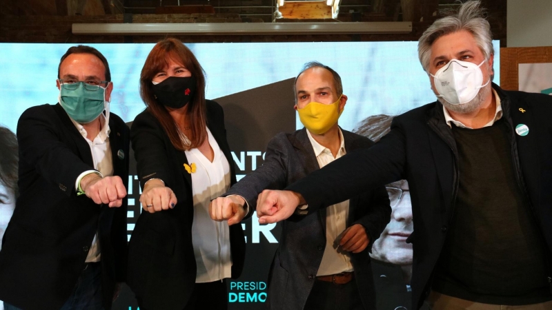 29/01/2021 - Laura Borràs i Jordi Turull, al centre de la imatge -amb Josep Rull i Albert Batet als extrems- en un acte de campanya de 2021.