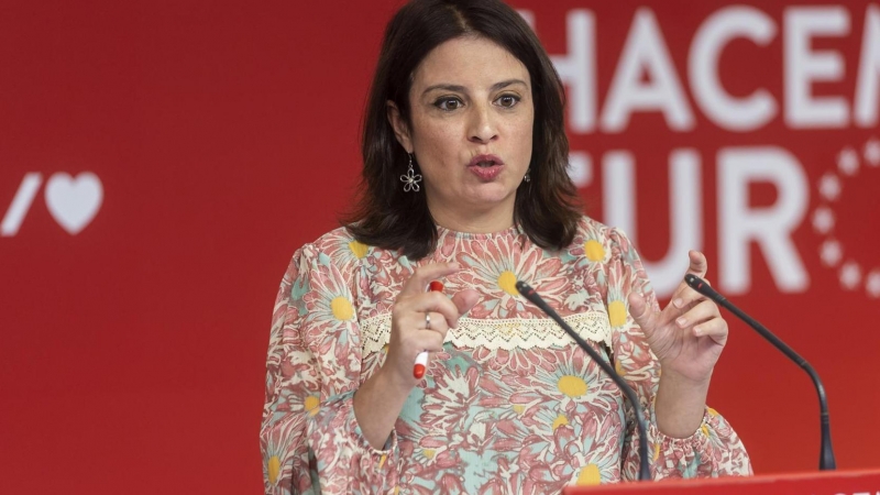 La vicesecretaria general del PSOE, Adriana Lastra, atiende a los medios este miércoles durante la rueda de prensa en la sede del PSOE en Madrid.