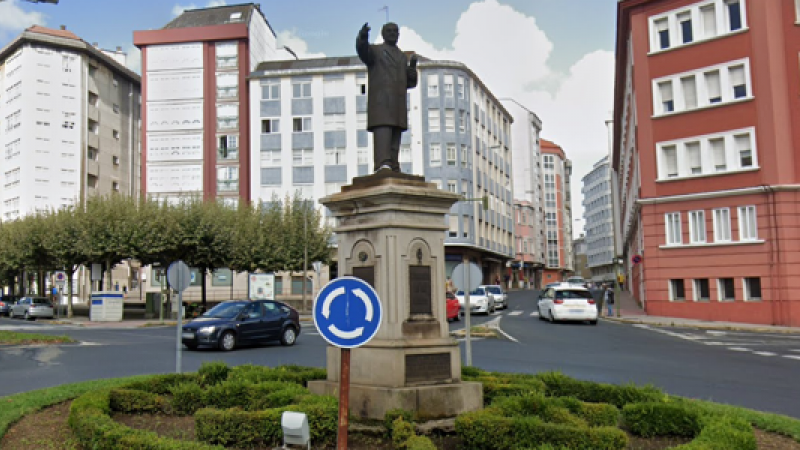 11/5/22 Estatua de José María González Llanos en la Avenida de Esteiro, en Ferrol
