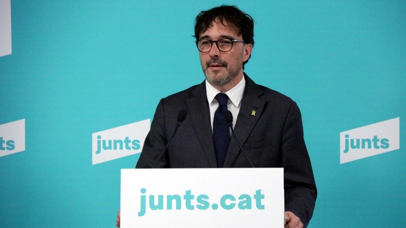 El portaveu de Junts, Josep Rius, durant una roda de premsa a la seu del partit.