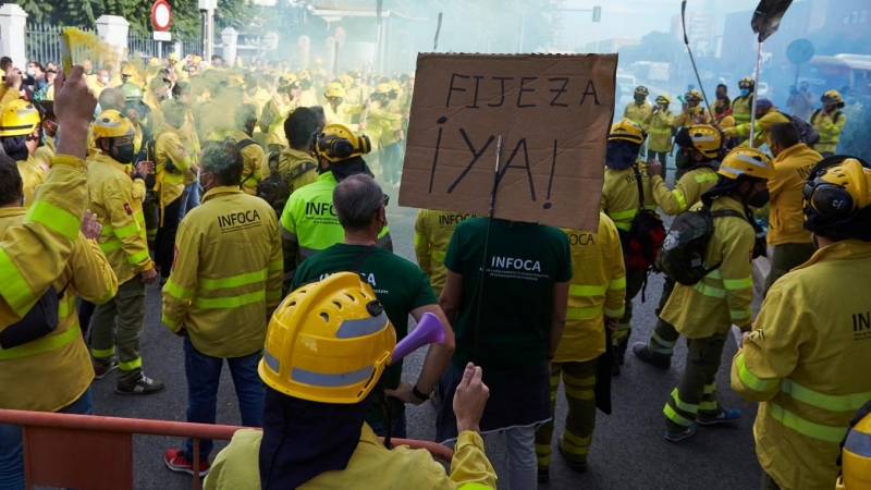 (21(11/2021) Manifestantes de Amaya concentrados en las puertas del Parlamento andaluz en noviembre de 2021.