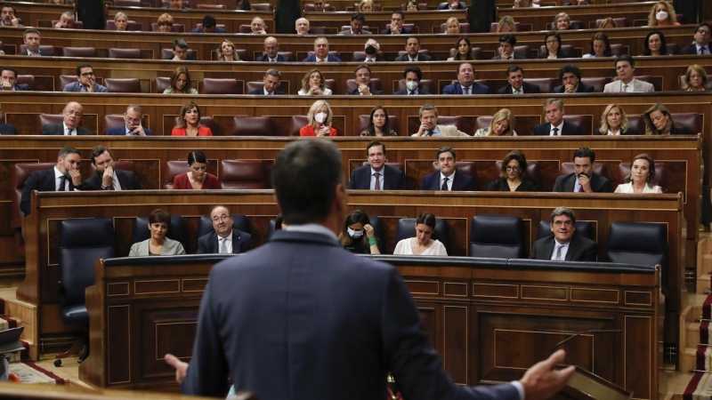 18/05/2022.- El jefe del Ejecutivo, Pedro Sánchez, interviene en la sesión de control al Gobierno celebrada este miércoles en el Congreso. EFE/Juan Carlos Hidalgo