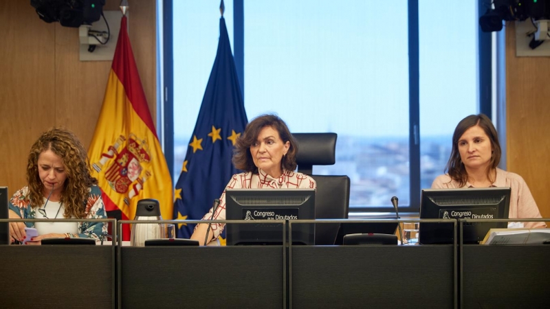 18/05/2022.- La exvicepresidenta del Gobierno y presidenta de la Comisión de Igualdad, Carmen Calvo, este miércoles durante el debate y votación de la ley del 'sólo sí es sí' en el Congreso. EFE/ Miguel Osés