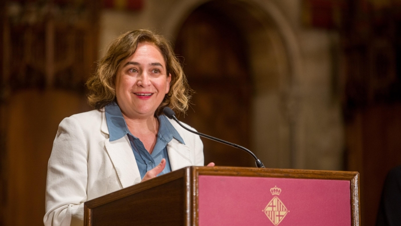 19/5/22-La alcaldesa de Barcelona, Ada Colau; interviene durante la inauguración de la festividad de Sant Jordi, en el Saló de Cent del Ayuntamiento, a 23 de abril de 2022, en Barcelona, Cataluña, (España)