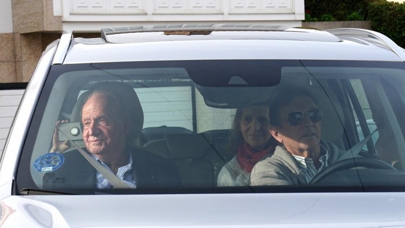 El Rey emérito Juan Carlos I a su llegada a la vivienda de su amigo, Pedro Campos, a 19 de mayo de 2022, en Sanxenxo, Pontevedra, Galicia (España).
