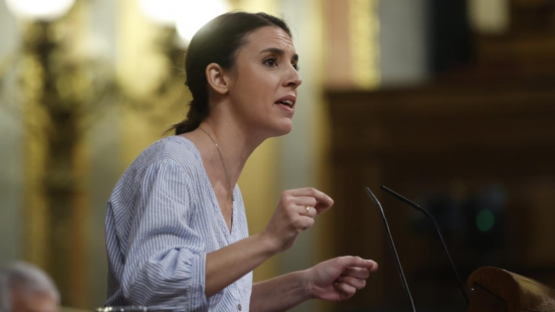 11/05/2022.- La ministra de Igualdad, Irene Montero, interviene en el Congreso para responder a una interpelación de Vox sobre las medidas que va a adoptar su departamento para garantizar la igualdad entre los españoles durante el pleno celebrado este mié