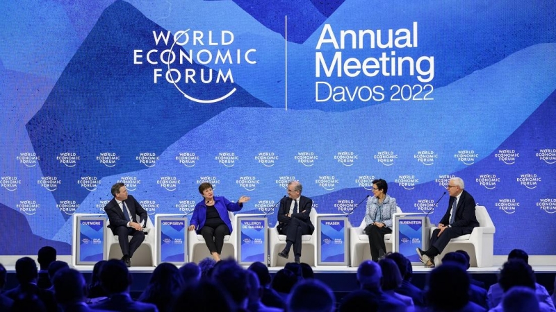 (De izquierda a derecha) Geoff Cutmore, presentador de CNBC, Kristalina Georgieva, directora gerente del Fondo Monetario Internacional (FMI), François Villeroy de Galhau, gobernador del Banco de Francia, Jane Fraser, directora ejecutiva de Citi, y David R