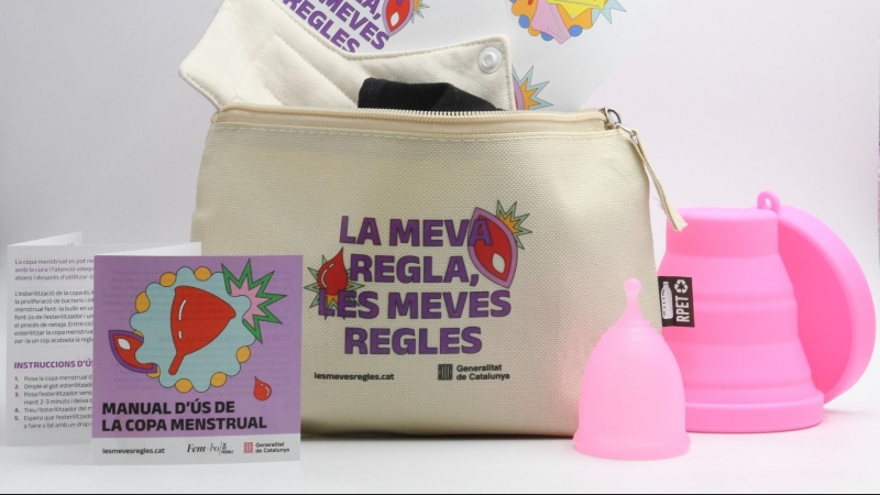 Els productes menstruals reutilitzables que es reparteixen a alumnes de tercer d'ESO