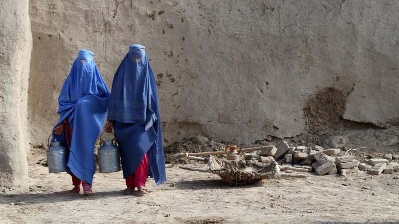 24/05/2022 Dos mujeres con burka, a 10 de mayo de 2022, en Afganistán.