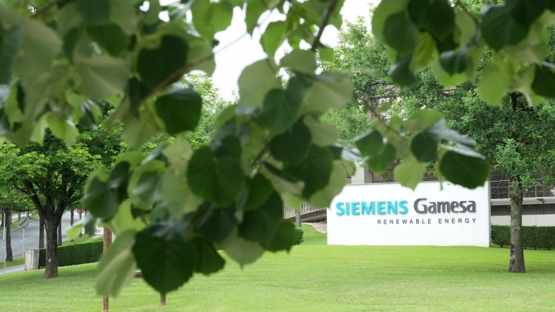 El logo de Siemens Gamesa delante del edificio de su sede en Zamudio (Vizcaya). E.P./H.Bilbao