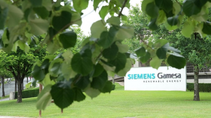 El logo de Siemens Gamesa delante del edificio de su sede en Zamudio (Vizcaya). E.P./H.Bilbao