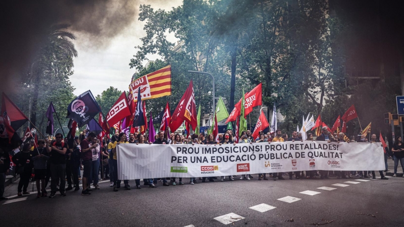 Manifestació a Barcelona amb motiu de la nova jornada de vaga de sindicats educatius.