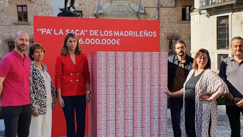 La portavoz del PSOE en el Ayuntamiento, Mar Espinar, junto a otros concejales socialistas.