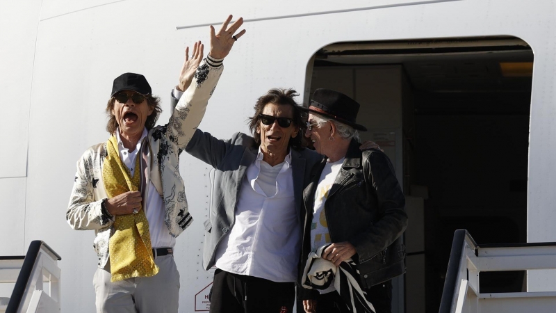 26/05/2022-Los integrantes de The Rolling Stones Mick Jagger, Keith Richards y Ron Wood, a su llegada este jueves 26 de mayo al aeropuerto Adolfo Suárez Madrid-Barajas, a una semana del inicio de su próxima gira, que arrancará en la capital española el 1