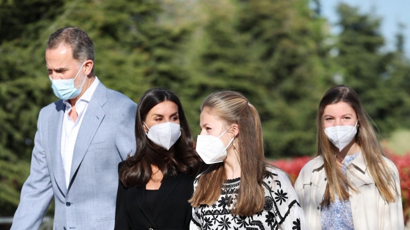 27/05/2022 Los reyes Felipe VI y Letizia junto a las princesas Leonor y Sofía, a 16 de abril de 2022, en Pozuelo de Alarcón.