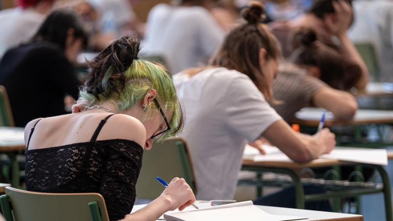 1/06/2022-La Rioja ha acogido este miércoles 1 de junio en el polideportivo de la Universidad de La Rioja (UR) el pistoletazo de salida a nivel nacional de la Evaluación de Bachillerato para el Acceso a la Universidad (EBAU)