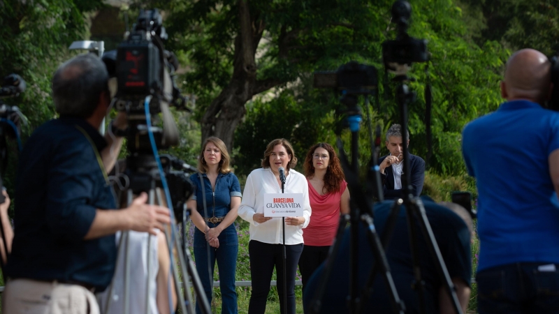 La alcaldesa de Barcelona, Ada Colau, interviene en un acto donde ha informado que se presentará por tercera vez a las elecciones municipales, a 19 de mayo de 2022, en Barcelona,