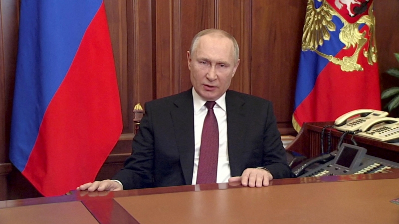 El presidente ruso, Vladimir Putin, pronuncia un discurso en video anunciando el inicio de la operación militar en el este de Ucrania, en Moscú, Rusia, en una imagen fija tomada de un video publicado el 24 de febrero de 2022.