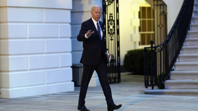 06/06/2022 - El presidente estadounidense Joe Biden, sale de la Casa Blanca de camino a Rehoboth Beach, Delaware, en Washington, DC, Estados Unidos, el 02 de junio de 2022.