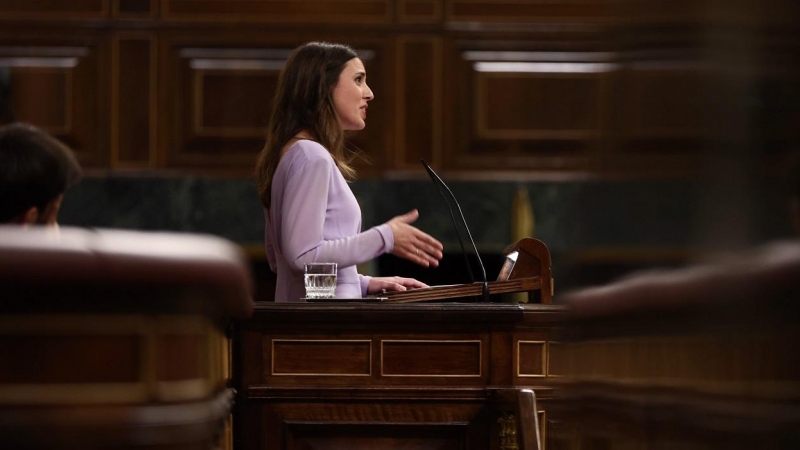 07/06/2022 La ministra de Igualdad, Irene Montero, defiende en la tribuna la Ley Orgánica de Garantías de la Libertad Sexual que se aprueba hoy durante una sesión plenaria en el Congreso de los Diputados, a 26 de mayo de 2022, en Madrid (España).