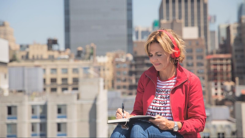 Almudena Ariza, trabajando