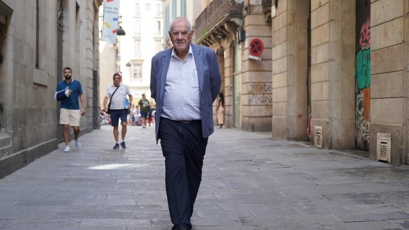 08/06/2022. Maragall  paseando por Ciutat Vella de camino al Ayuntamiento en Barcelona.