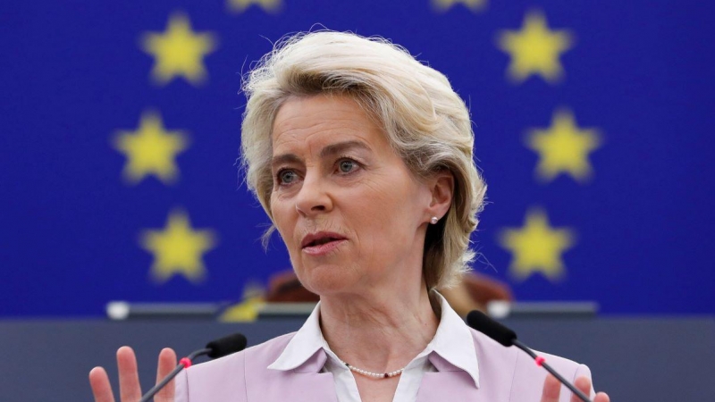 La presidenta de la Comisión Europea, Ursula von der Leyen, pronuncia un discurso en mayo de 2022, en el Parlamento Europeo en Estrasburgo.