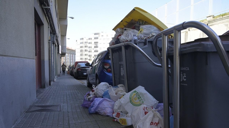 09/06/2022 Varios contenedores en el barrio de Monte de A Coruña, a 25 de febrero de 2022.