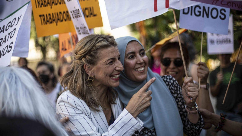 La vicepresidenta del Gobierno y ministra de Trabajo, Yolanda Diaz, durante la celebración de las trabajadoras del hogar este jueves junto al Congreso de los Diputados.