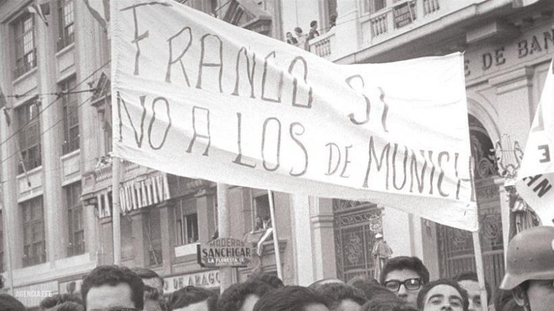 Pancarta en una manifestación en España contra el Contubernio