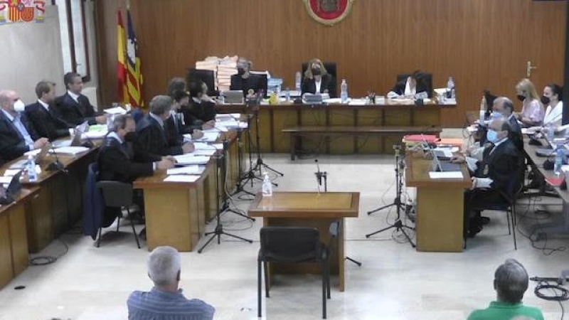 Imagen de la primera sesión, este lunes, del juicio por el 'caso 'Cursach' en la Audiencia Provincial de Baleares.