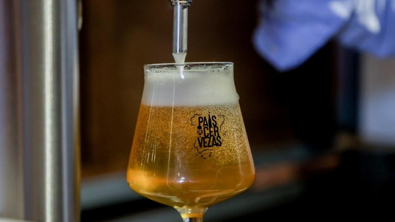 13/06/2022. Una cerveza rubia de grifo tirada en copa de cristal durante el Gran Festival de la Cultura Cervecera de España, en la Feria de Madrid IFEMA, a 28 de mayo de 2022.