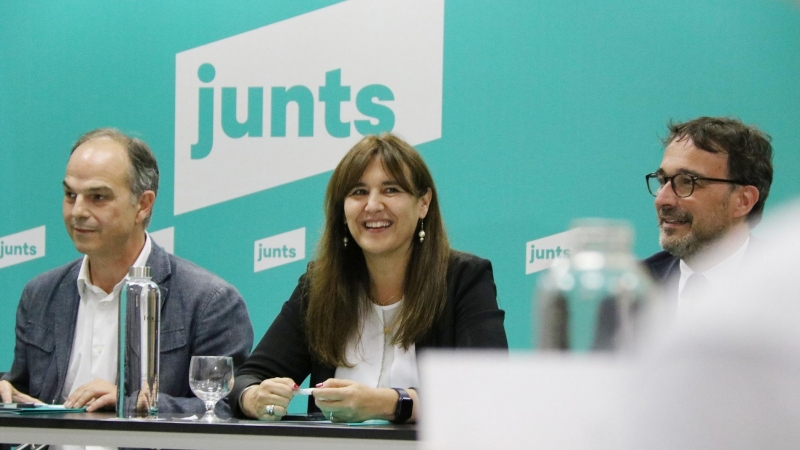 La presidenta de JxCat, Laura Borràs, el secretari general, Jordi Turull, i el vicepresident Josep Rius, en la primera reunió de la nova executiva del partit.