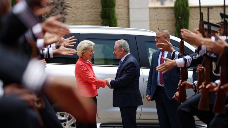 14/06/2022. El primer ministro palestino, Mohammad Shtayyeh, recibe a la presidenta de la Comisión Europea, Ursula Von der Leyen, en Ramala (Cisjordania), a 14 de junio de 2022.
