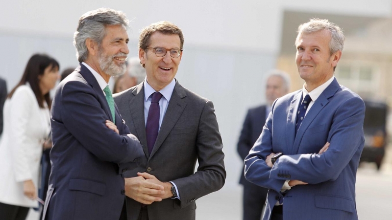 De izquierda a derecha, el presidente del Tribunal Supremo y del CGPJ, Carlos Lesmes, el presidente del PP, Alberto Núñez Feijóo, y el presidente de la Xunta de Galicia, Alfonso Rueda, en la inauguración de la Ciudad de la Justicia en Vigo, el pasado 24 d