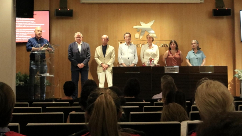 Representants del Moviment per Aturar el Maltractament a les persones grans en la jornada impulsada coincidint amb el Dia Mundial de la presa de consciència d'aquest abús i violència, al Palau Macaya de Barcelona.