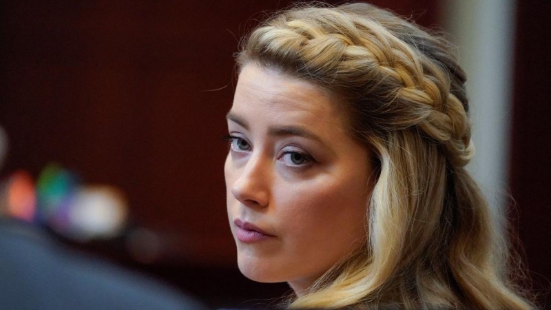 Imagen de archivo tomada el 27 de mayo de 2022 de la actriz Amber Heard en el juzgado del condado de Fairfax en Fairfax, Virginia.