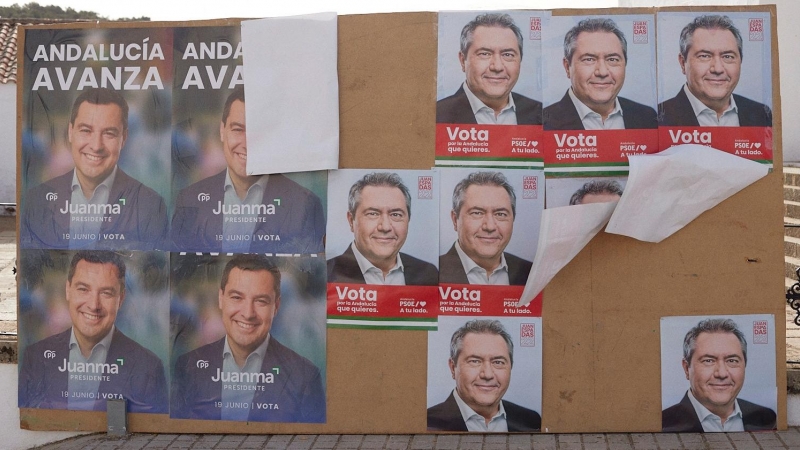 Carteles electorales en Cumbres de Enmedio (Huelva).