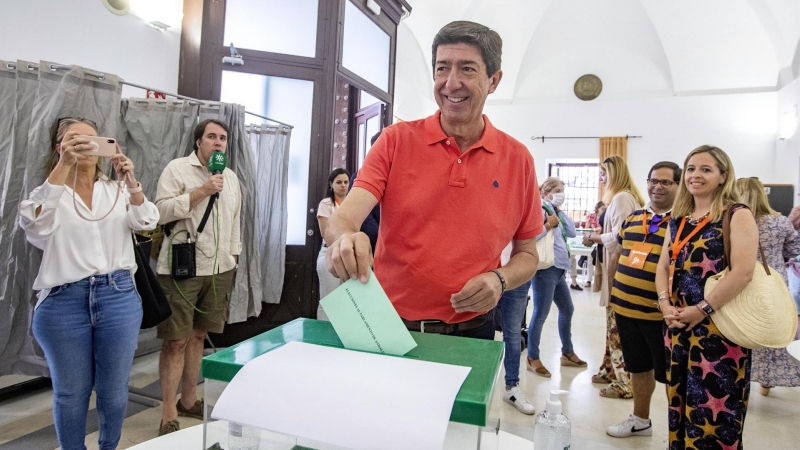 l candidato a la presidencia de la Junta de Andalucía por Ciudadanos, Juan Marín, ejerce su derecho al voto en la Biblioteca Municipal de Sanlúcar de Barrameda (Cádiz)