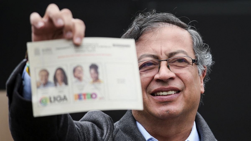 19/06/2022 El candidato Gustavo Petro vota desde un colegio electoral en Bogotá, Colombia