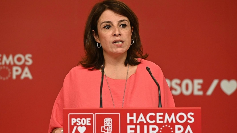 La vicesecretaria general del PSOE Adriana Lastra comenta los resultados de las elecciones en Andalucía, en las que el Partido Popular ha conseguido mayoría absoluta, hoy domingo en la sede socialista de la calle Ferraz, en Madrid