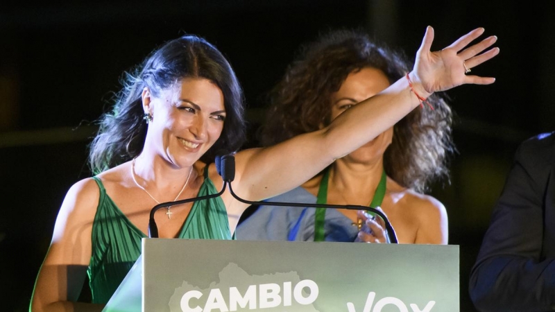 19/06/2022.-La candidata de Vox a la presidencia de la Junta de Andalucía, Macarena Olona, comparece tras los resultados de las elecciones hoy domingo 19 de junio en Sevilla.EFE/ Raúl Caro