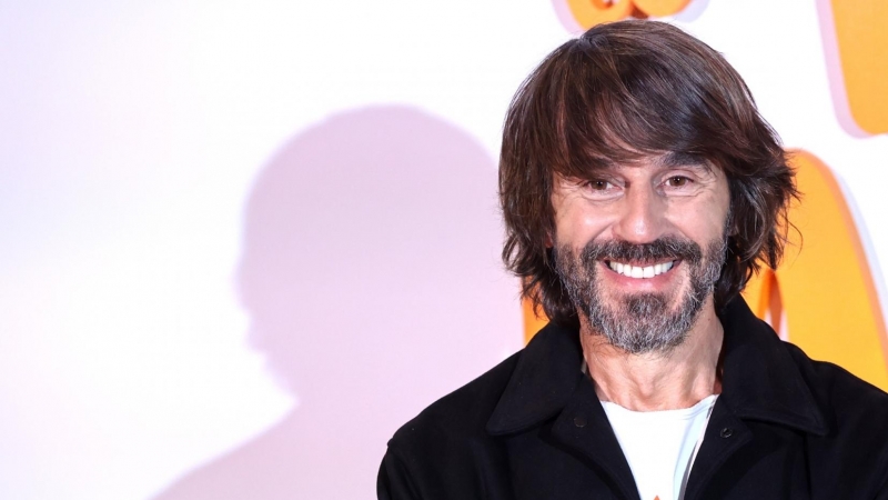 El actor Santi Millán posa durante el photocall de la presentación de la película 'Los tipos malos' en el Hotel Urso, a 15 de marzo de 2022, en Madrid (España).
