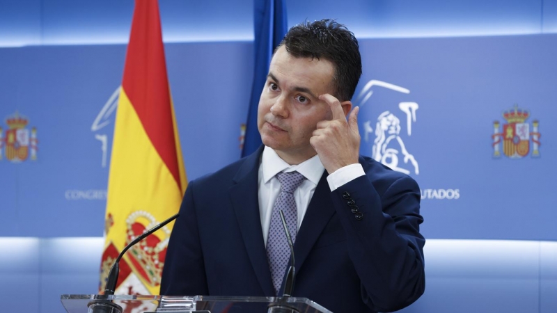 21/06/2022.- El portavoz del PSOE en el Congreso, Héctor Gómez , durante la rueda de prensa tras la Junta de Portavoces que tiene lugar este martes en el Congreso. EFE/J.J. Guillén