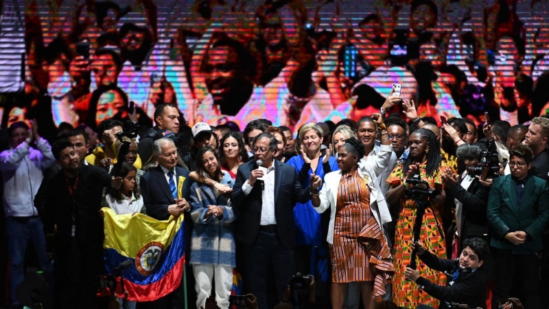 22/06/2022 - El presidente electo Gustavo Petro, da un discurso junto a su compañera de fórmula, Francia Márquez el 12 de junio de 2022 en el Movistar Arena de Bogotá, (Colombia).