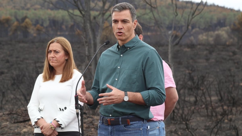 Pedro Sánchez interviene durante su visita a las zonas afectadas por el incendio forestal declarado el pasado 15 de junio en la Sierra de la Culebra (Zamora).