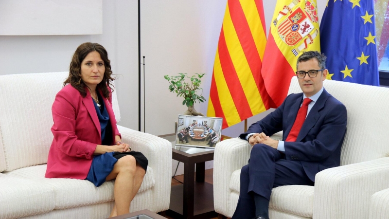 La consellera de Presidència, Laura Vilagrà, i el ministre de Presidència, Félix Bolaños, reunits a la Moncloa.