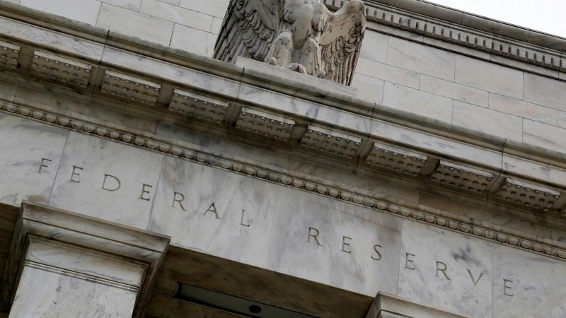 Detalle de la fachada de la sede de la Reserva Federal de EEUU, en Washington. REUTERS/Jonathan Ernst