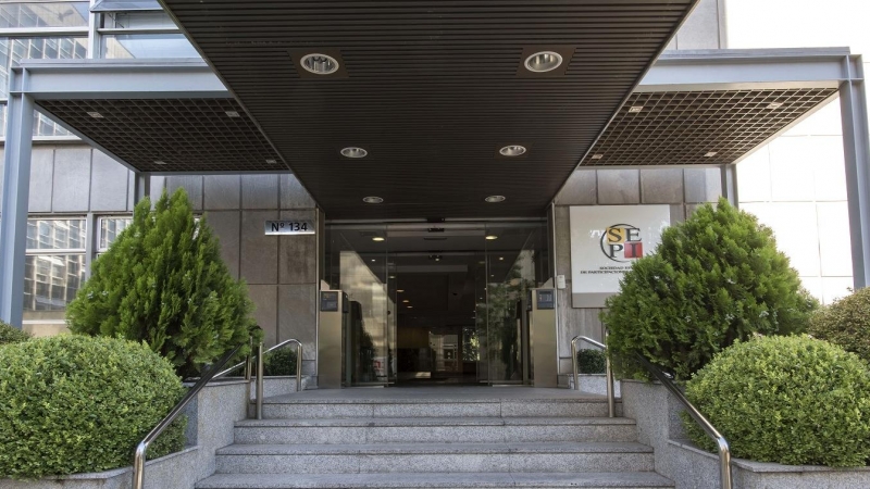 Entrada de la sede de  la Sociedad Estatal de Participaciones Industriales (SEPI), en Madrid.