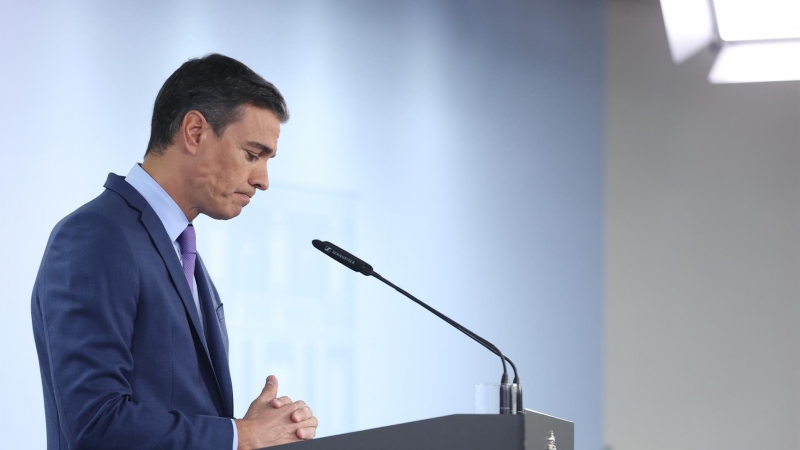 El presidente del Gobierno, Pedro Sánchez, comparece en el Palacio de La Moncloa tras el Consejo de ministros extraordinario celebrado este sábado